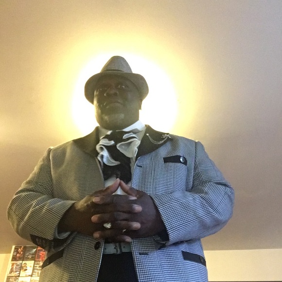 Meet your Posher, Myron - Picture 7 of 11